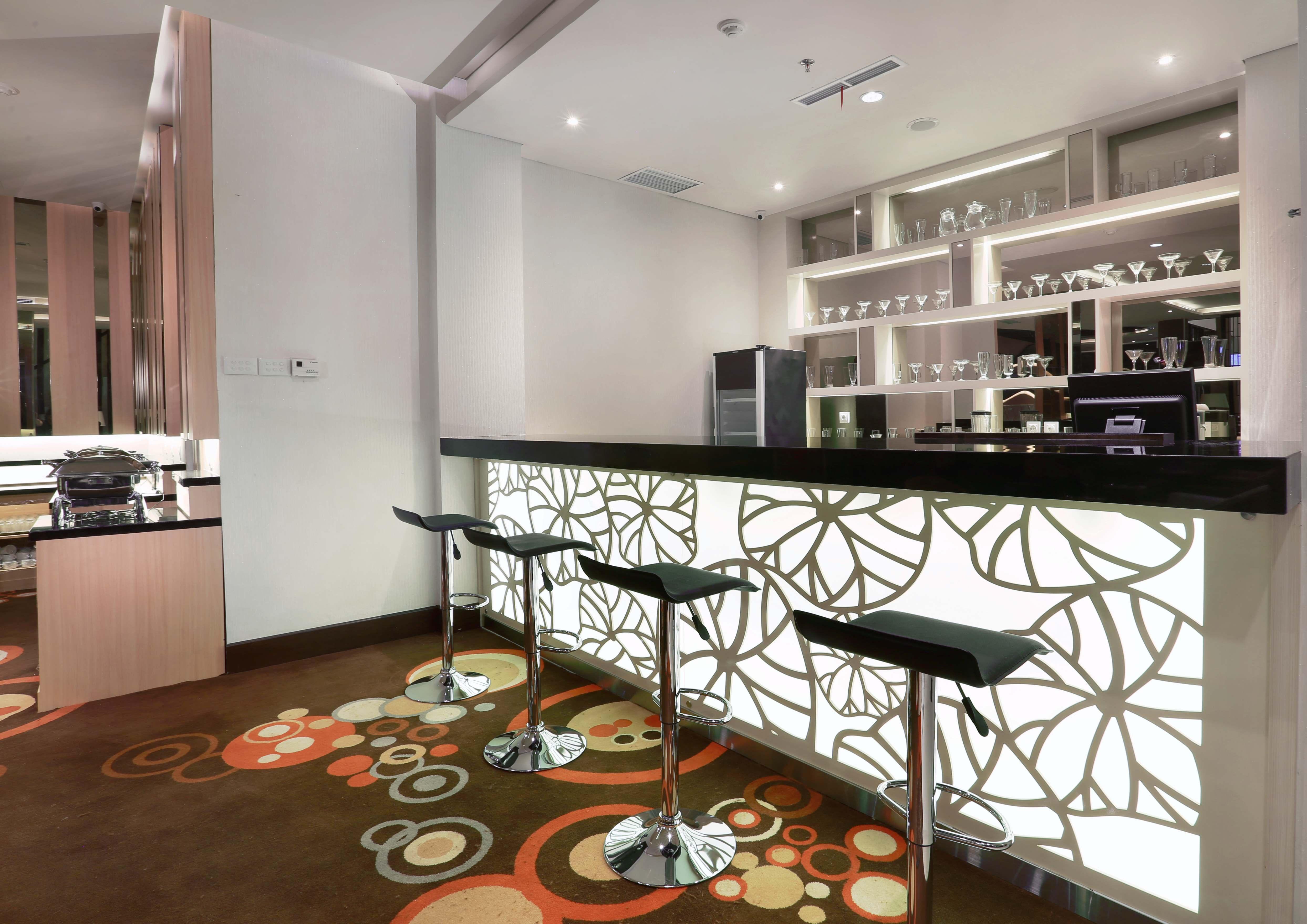 Hotel Neo+ Balikpapan By Aston Exterior photo