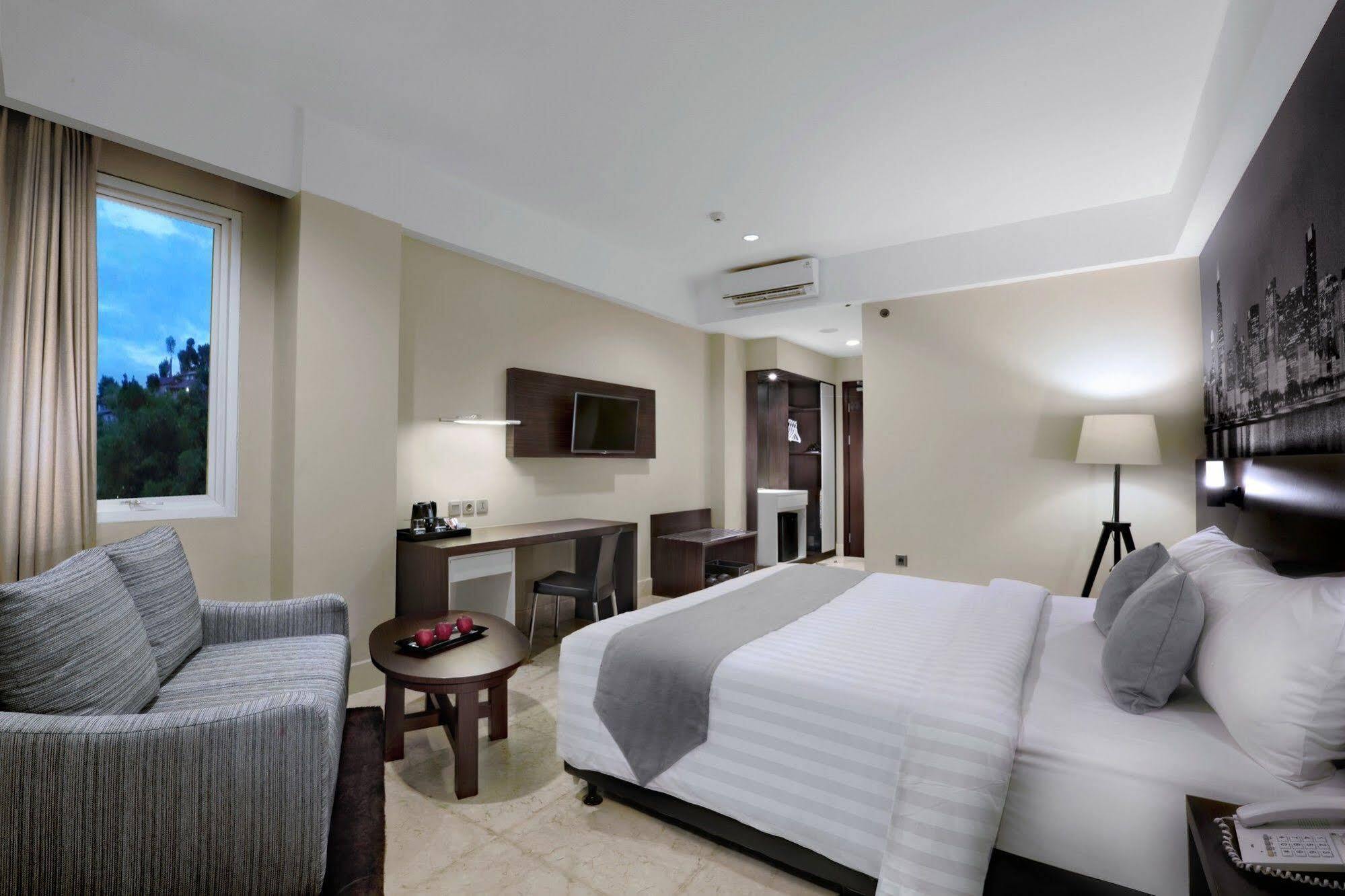 Hotel Neo+ Balikpapan By Aston Exterior photo